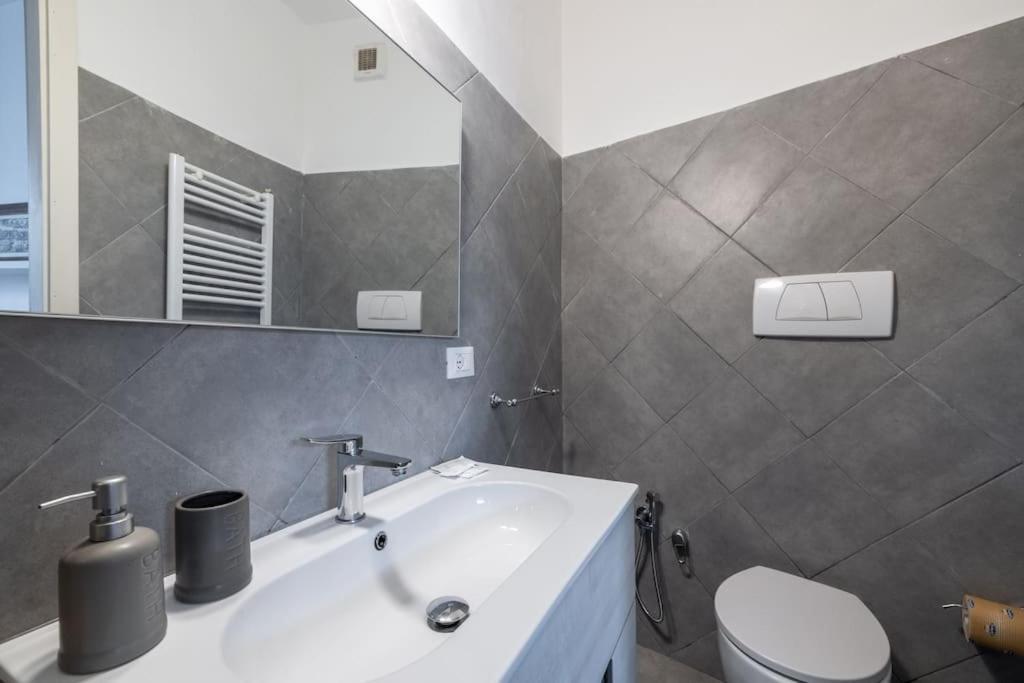 Colosseum Charming Apartment Rzym Zewnętrze zdjęcie