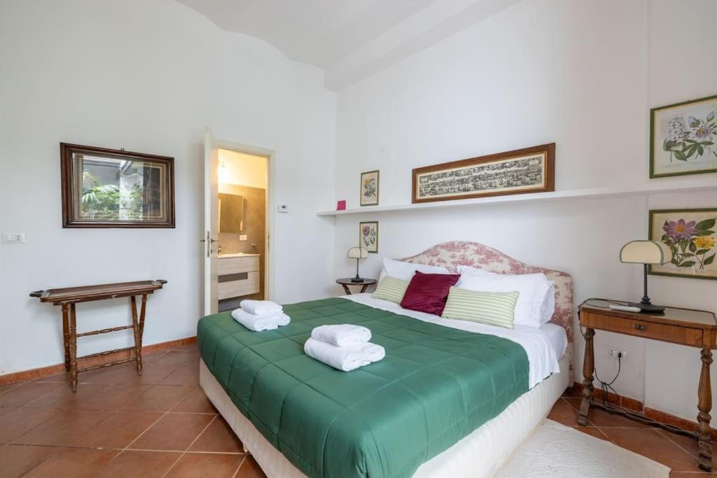 Colosseum Charming Apartment Rzym Zewnętrze zdjęcie