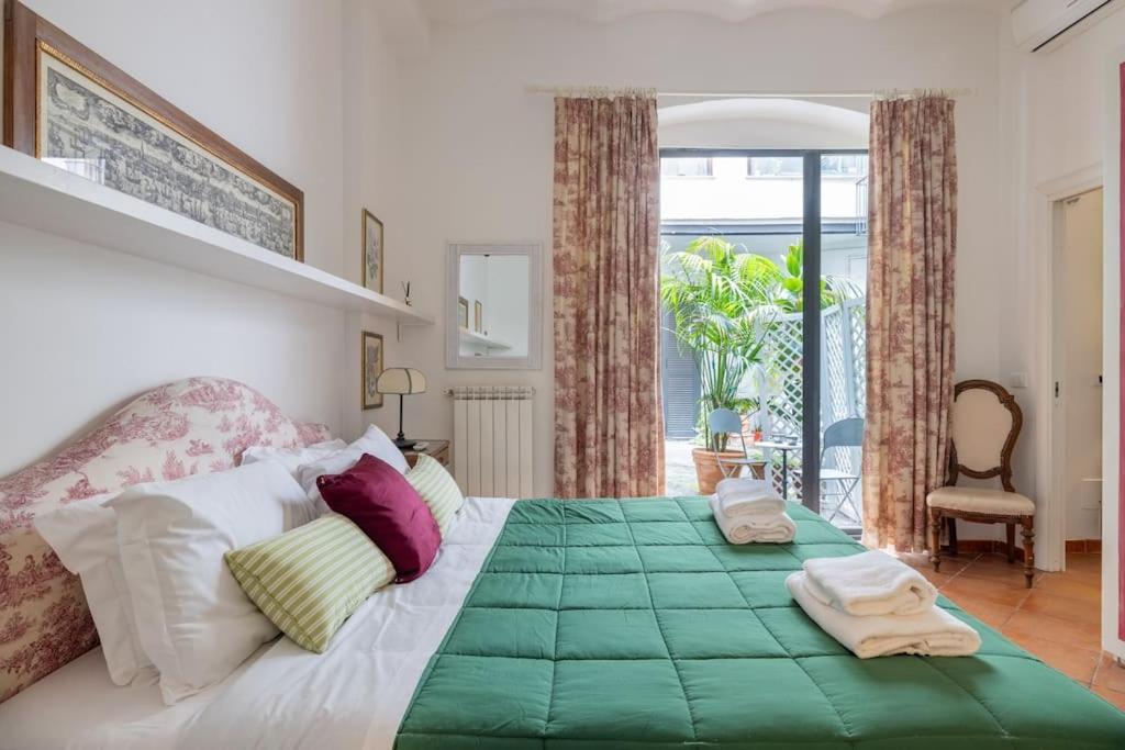 Colosseum Charming Apartment Rzym Zewnętrze zdjęcie